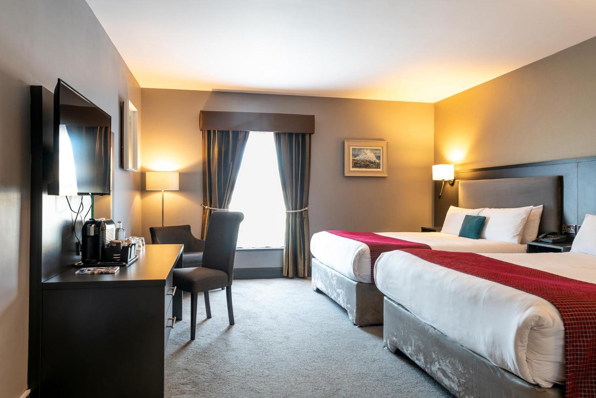 Hotel Cliffs Of Moher 4*
